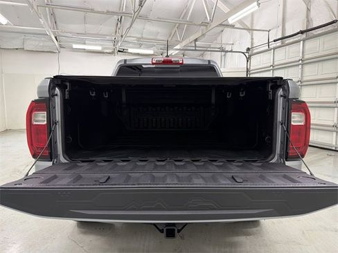 Used 2024 GMC Canyon Denali image 15