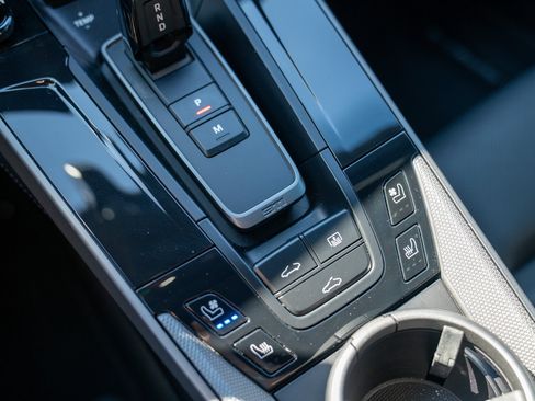 Certified 2025 Porsche 911 Carrera RWD image 21