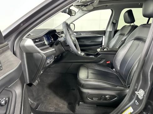 Used 2022 Jeep Grand Cherokee Limited 4xe image 11