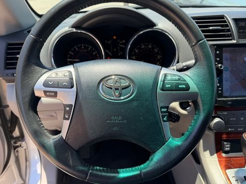 Used 2011 Toyota Highlander Limited w/ Tow Pkg FWD image 26