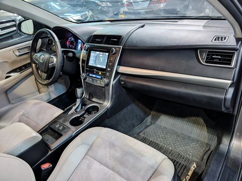Used 2016 Toyota Camry XSE w/ Moonroof Package FWD image 29