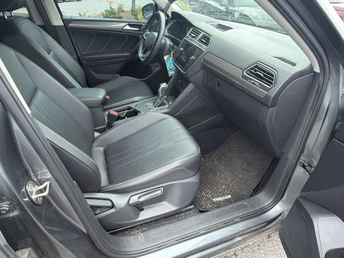 Used 2022 Volkswagen Tiguan SE FWD image 19