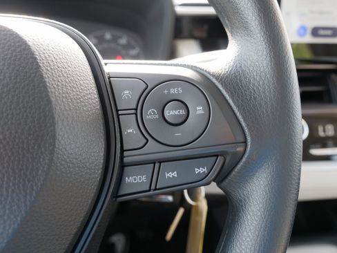 Used 2025 Toyota Corolla LE image 20