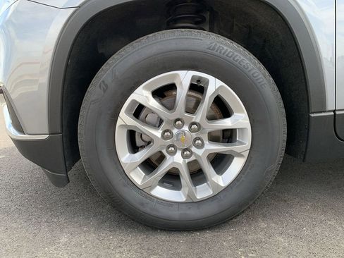 Used 2020 Chevrolet Traverse LT image 11