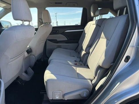 Used 2019 Toyota Highlander LE image 30
