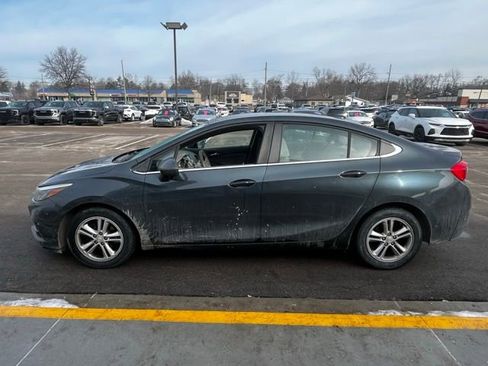 Used 2017 Chevrolet Cruze LT w/ Convenience Package image 7