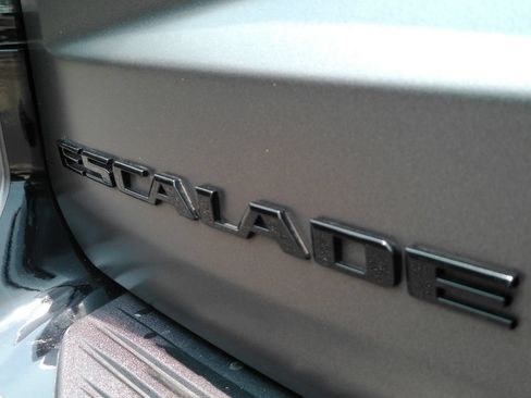 Used 2024 Cadillac Escalade ESV V w/ LPO, ONYX Package AWD/4WD image 40