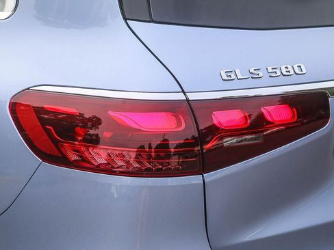New 2026 Mercedes-Benz GLS 580 4MATIC image 8