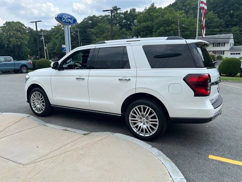 Used 2024 Ford Expedition Limited AWD/4WD image 4