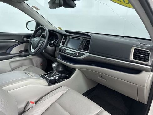 Used 2018 Toyota Highlander Limited Platinum image 25
