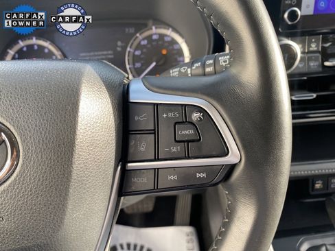 Used 2024 Toyota Highlander LE image 32