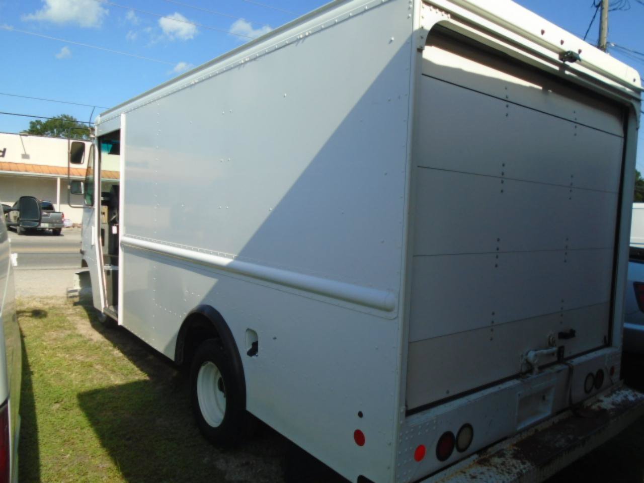 Used 2016 Ford E-350 and Econoline 350 Super Duty w/ A/C Prep Package RWD image 4