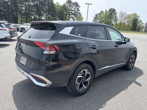 Used 2025 Kia Sportage LX image 8