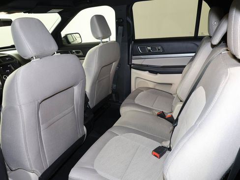 Used 2018 Ford Explorer XLT FWD image 22