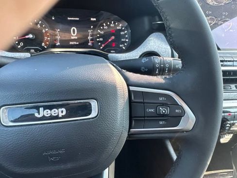 Used 2024 Jeep Compass Latitude AWD/4WD image 11