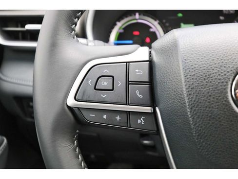 Used 2023 Toyota Highlander XLE image 16