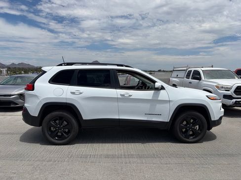 Used 2018 Jeep Cherokee Limited w/ Technology Group AWD/4WD image 3