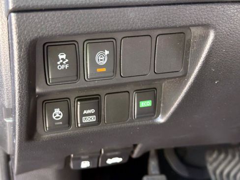 Used 2018 Nissan Rogue Sport SV w/ SV Technology Package AWD/4WD image 19