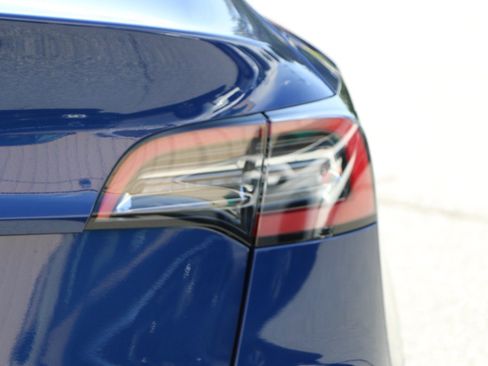 Used 2022 Tesla Model Y Long Range AWD/4WD image 7