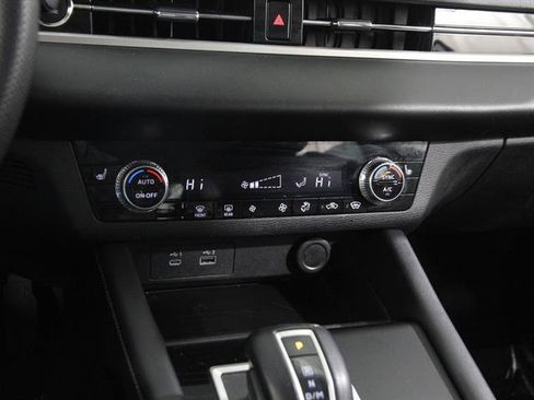 Used 2023 Mitsubishi Outlander SE image 14