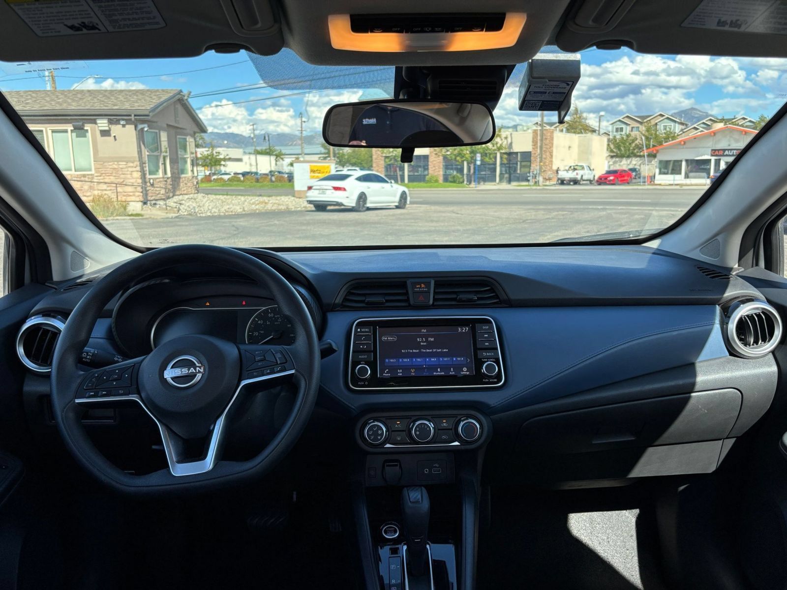 Used 2025 Nissan Versa SV FWD image 30