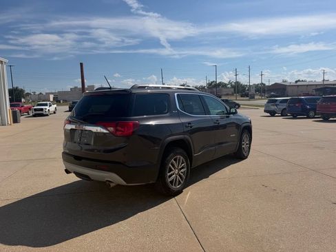 Used 2018 GMC Acadia SLE FWD image 3