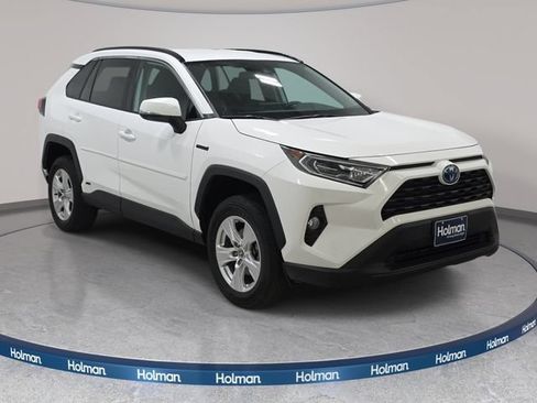 Certified 2021 Toyota RAV4 XLE w/ XLE Grade Weather Package AWD/4WD image 3