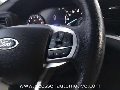 Used 2022 Ford Explorer XLT image 36