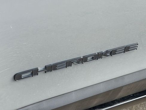 Used 2020 Jeep Cherokee Latitude w/ Quick Order Package 26F North AWD/4WD image 12