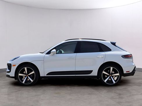 Used 2024 Porsche Macan w/ Premium Plus Package AWD/4WD image 2