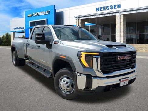 New 2026 GMC Sierra 3500 Pro AWD/4WD image 1