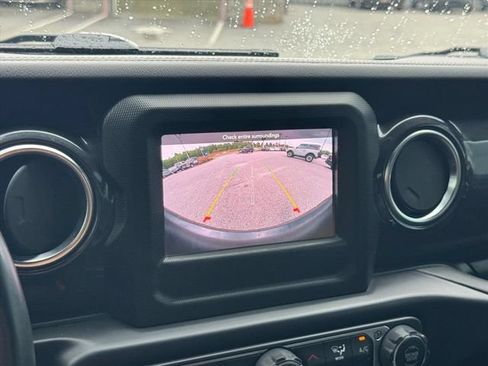Used 2021 Jeep Wrangler Unlimited Sahara AWD/4WD image 24