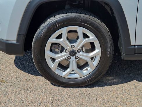 Used 2025 Jeep Compass Latitude AWD/4WD image 9