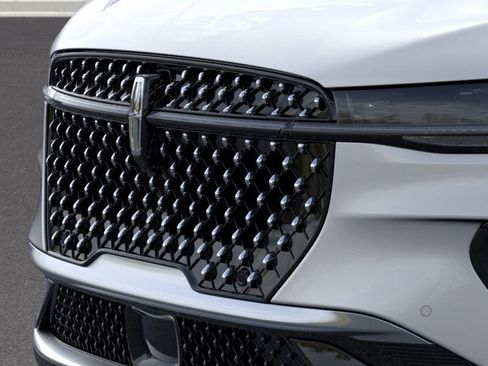 New 2026 Lincoln Nautilus Premier image 17