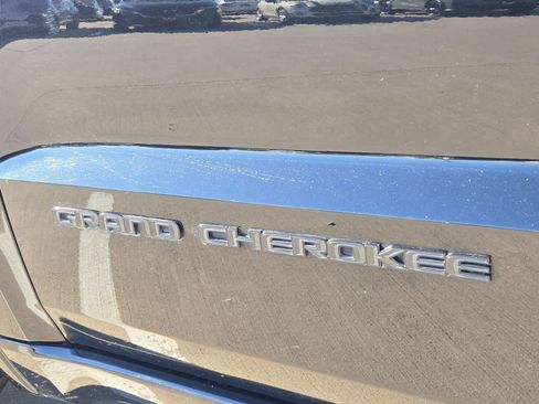 Used 2019 Jeep Grand Cherokee Altitude image 12