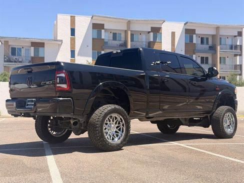 Used 2019 RAM 2500 Laramie w/ Black Appearance Package AWD/4WD image 3