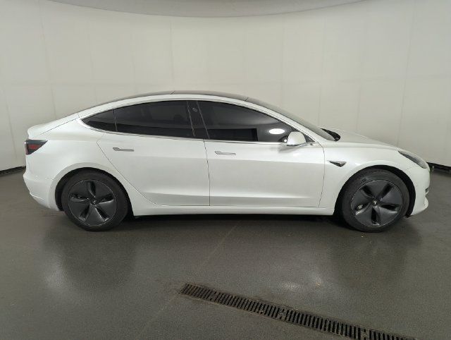 Used 2020 Tesla Model 3 Standard Range Plus RWD image 8