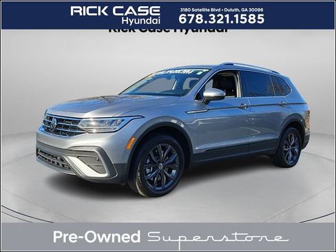 Used 2023 Volkswagen Tiguan SE w/ Panoramic Sunroof Package image 1