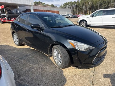 Used 2017 Toyota Yaris iA image 5