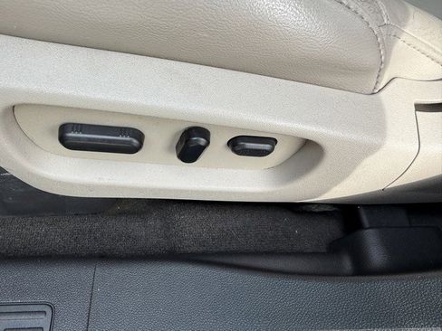 Used 2012 Ford Explorer XLT image 18