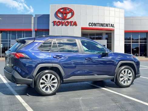Used 2019 Toyota RAV4 XLE Premium w/ Cold Weather Package AWD/4WD image 5