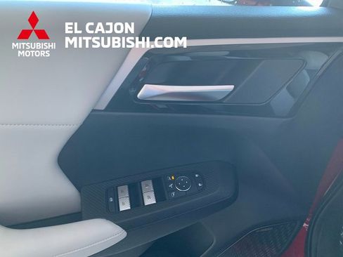 New 2026 Mitsubishi Outlander SE image 9