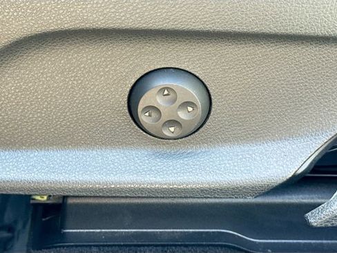 Used 2020 Mercedes-Benz GLC 300 4MATIC image 25