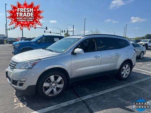 Used 2017 Chevrolet Traverse LT w/ Style and Technology Package FWD image 1