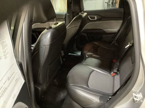 Used 2023 Jeep Compass Latitude image 18