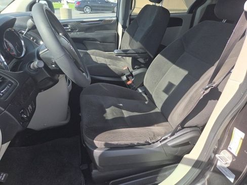 Used 2017 Dodge Grand Caravan SE w/ Power Window Group image 14