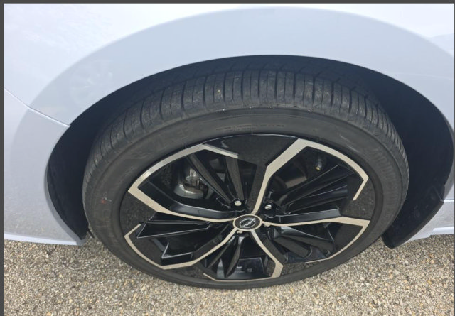 Certified 2025 Nissan Altima 2.5 SR AWD/4WD image 3