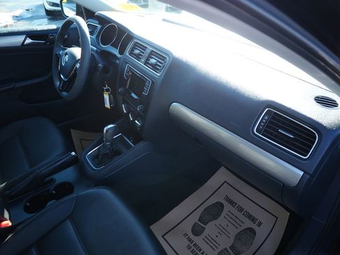 Used 2018 Volkswagen Jetta Wolfsburg Edition image 28