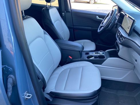 Used 2024 Ford Escape Platinum w/ Class II Trailer Tow Package AWD/4WD image 27