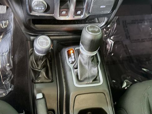 Used 2021 Jeep Wrangler Sport AWD/4WD image 8